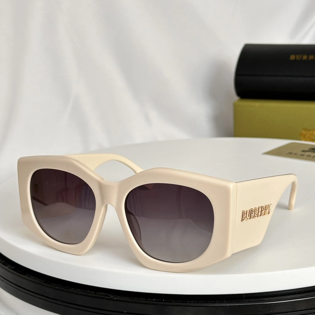 Burberry AAA Quality Sunglasses Minimalist 5730
