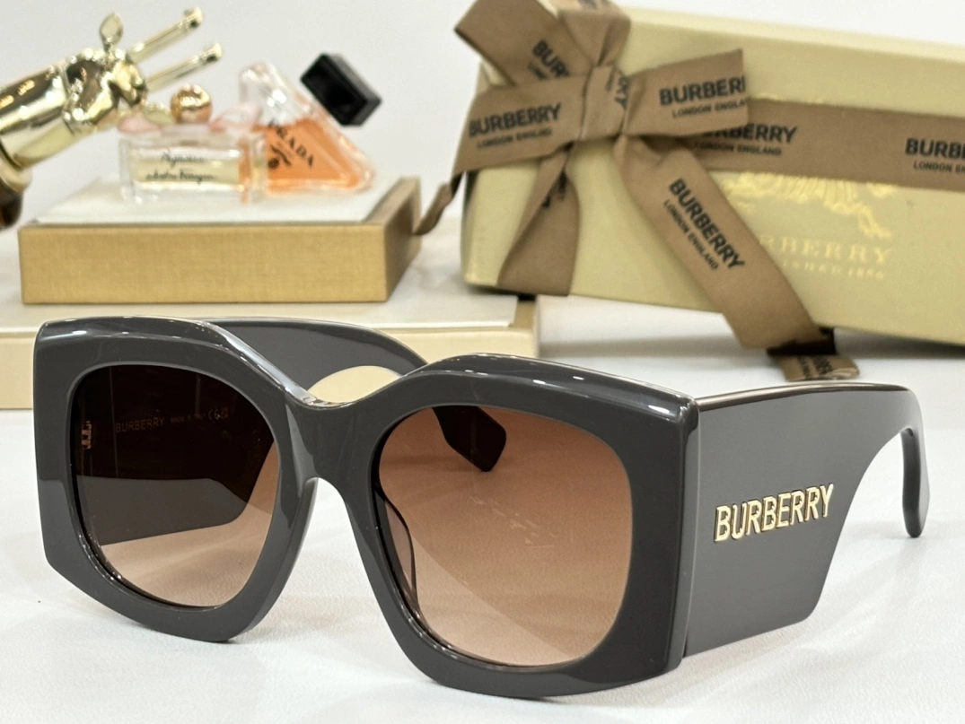 Burberry AAA Quality Sunglasses NewStyle 3335
