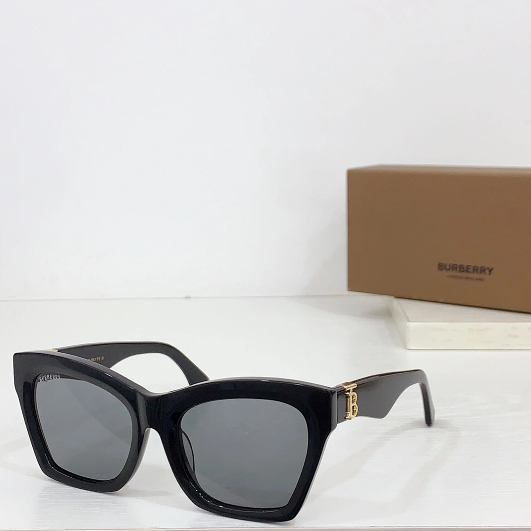 Burberry AAA Quality Sunglasses Practical 2081