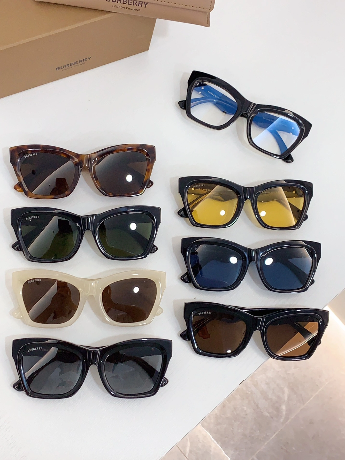 Burberry AAA Quality Sunglasses Practical 2081