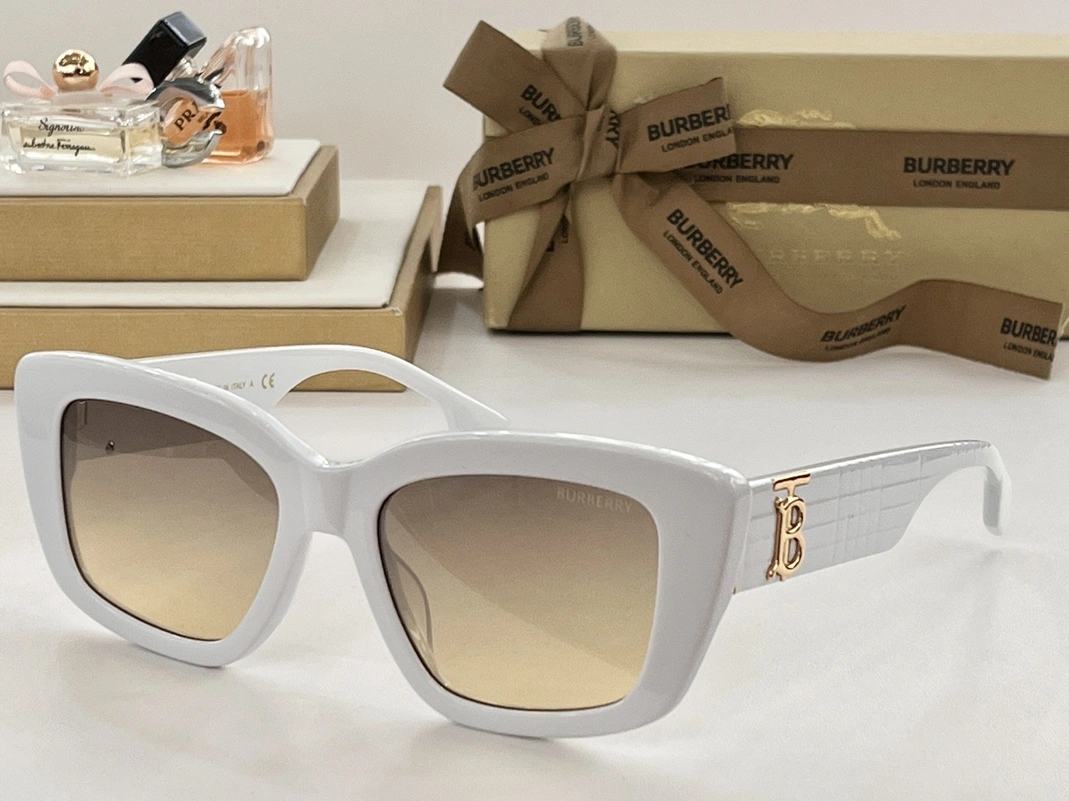 Burberry AAA Quality Sunglasses Reliable 7436