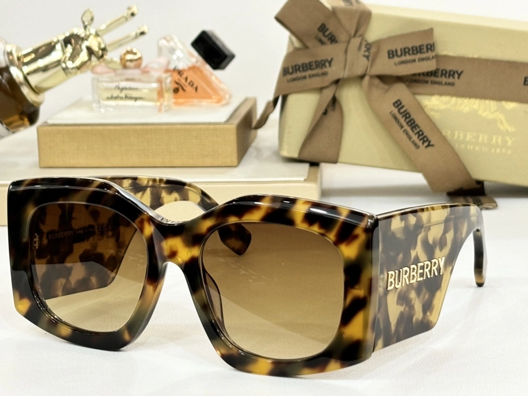 Burberry AAA Quality Sunglasses SmartChoice 7300