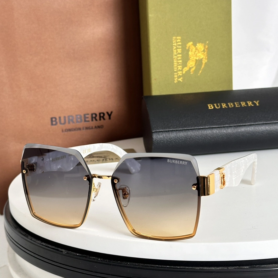 Burberry AAA Quality Sunglasses StreetReady 4066
