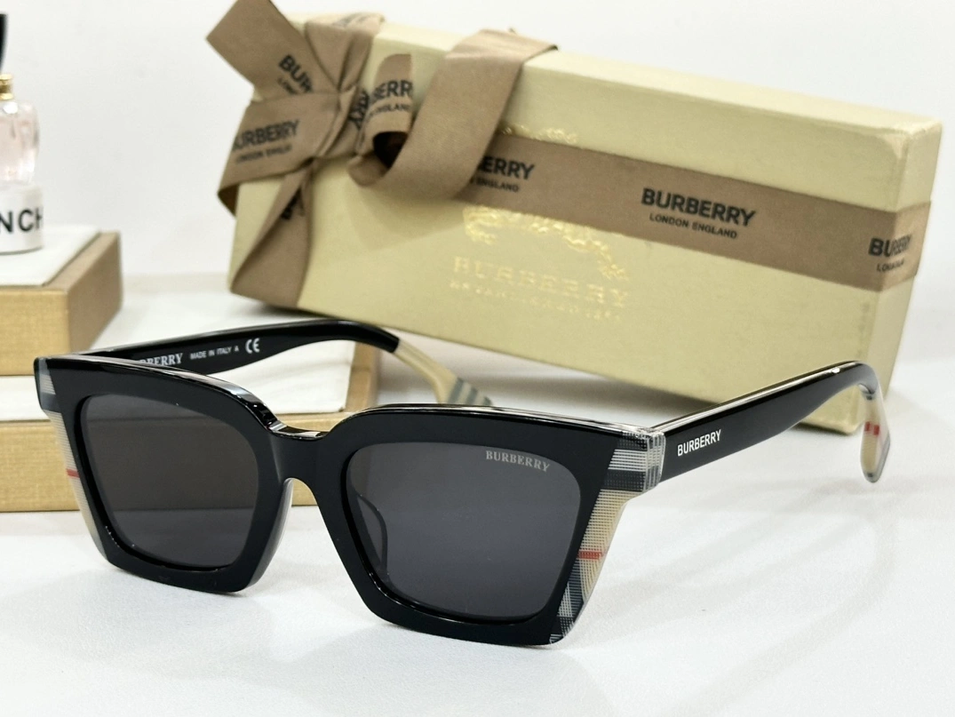 Burberry AAA Quality Sunglasses Stylish 2886
