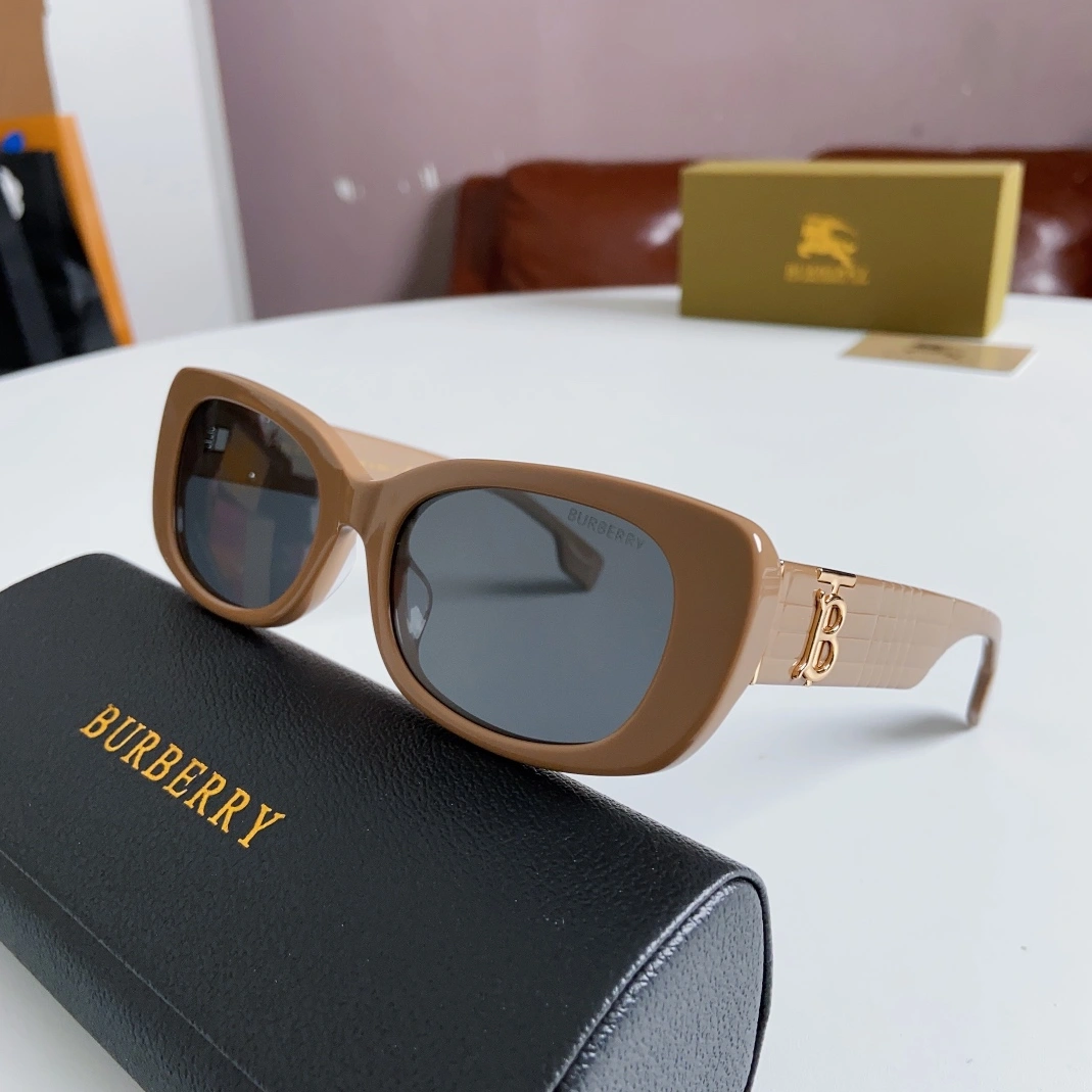 Burberry AAA Quality Sunglasses Stylish 6506