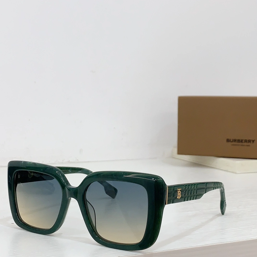 Burberry AAA Quality Sunglasses Stylish 7017