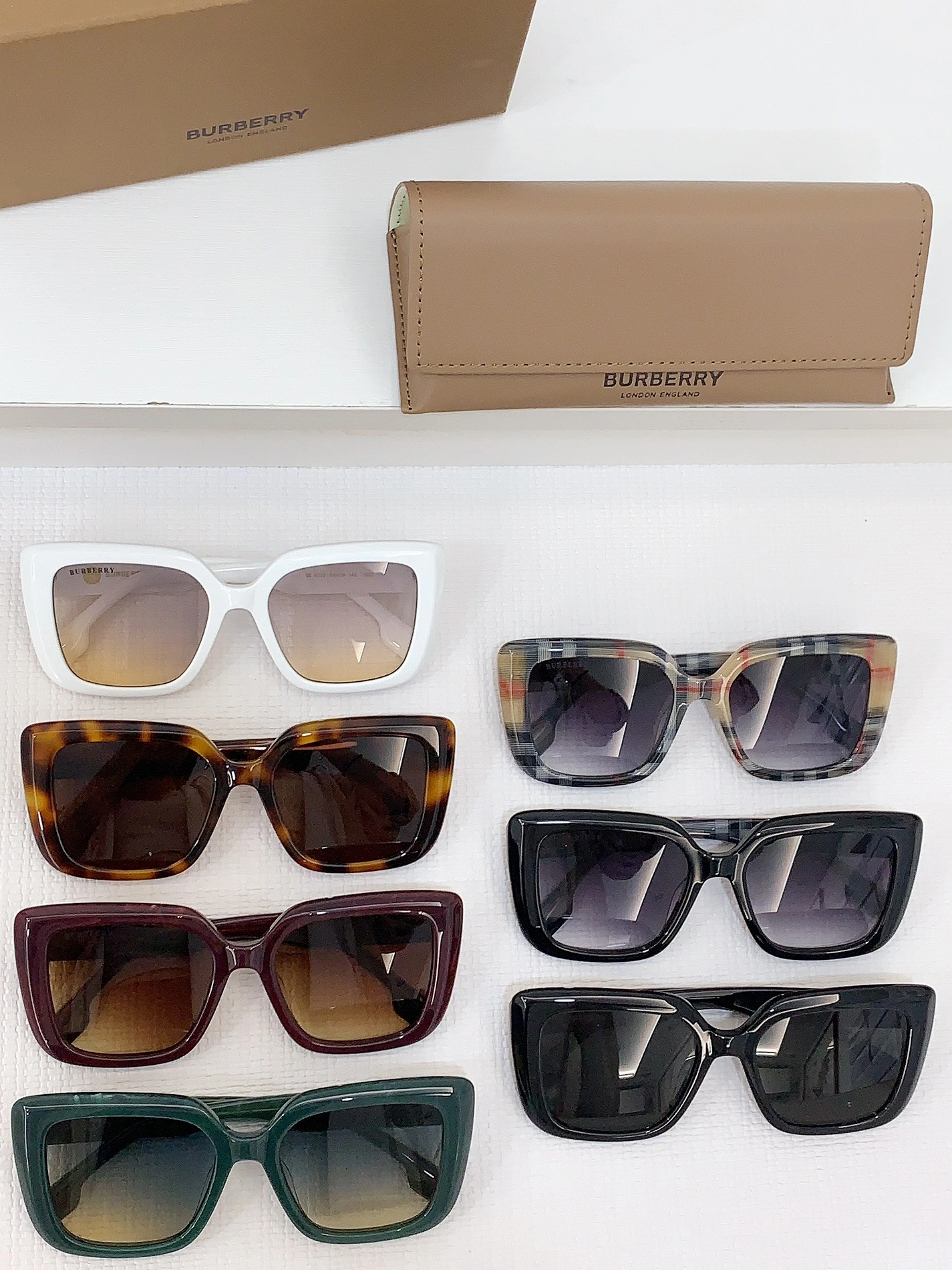 Burberry AAA Quality Sunglasses Stylish 7017