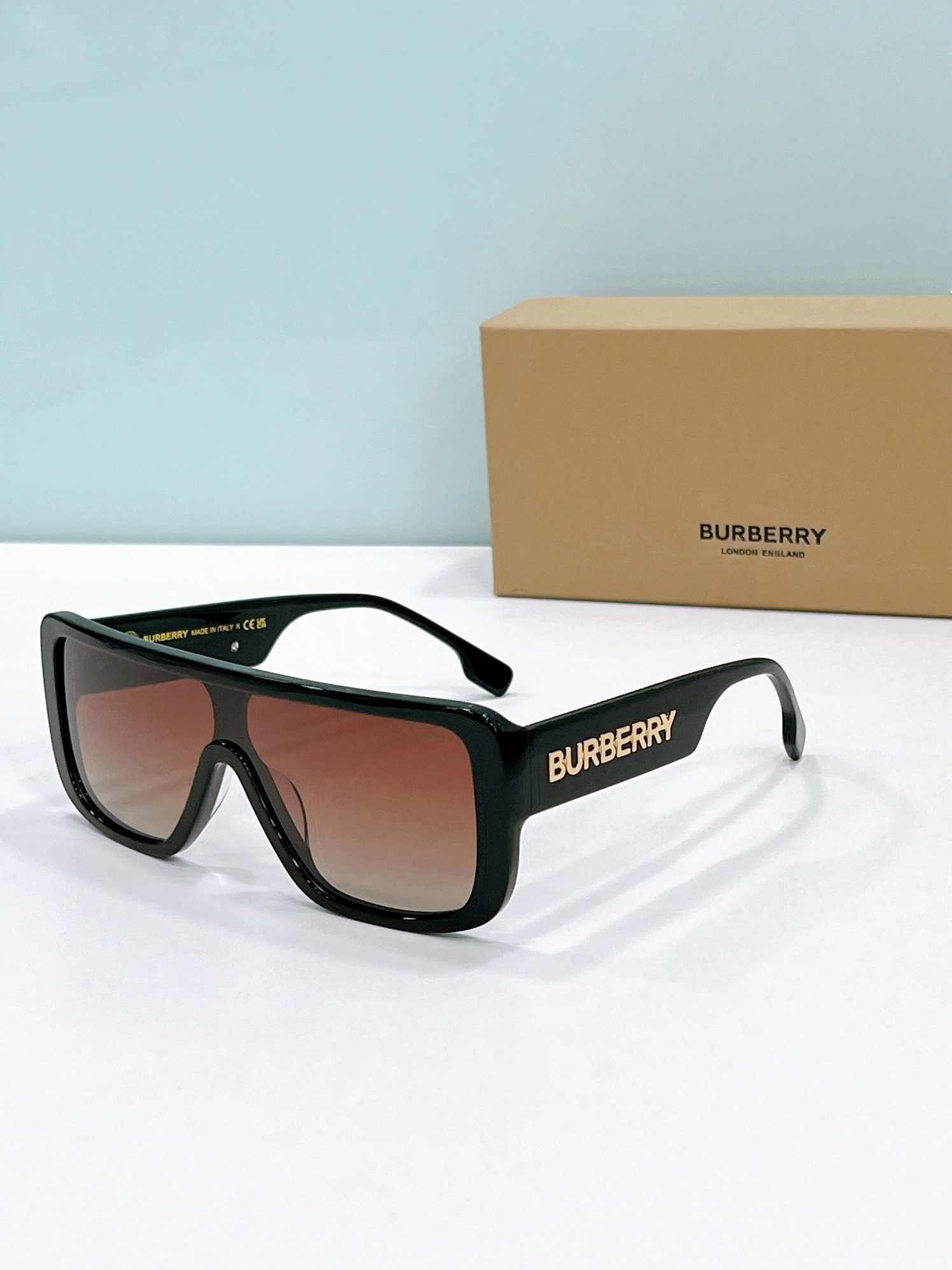 Burberry AAA Quality Sunglasses Trendsetting 7928