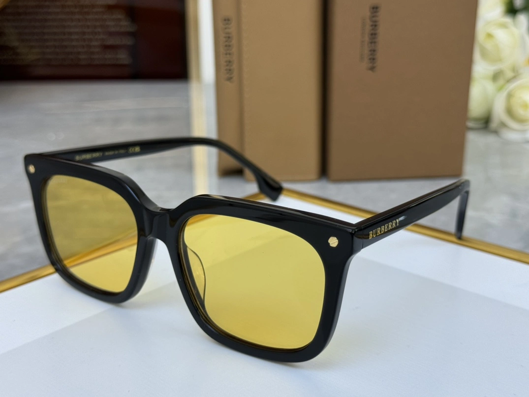 Burberry AAA Quality Sunglasses Unique 901