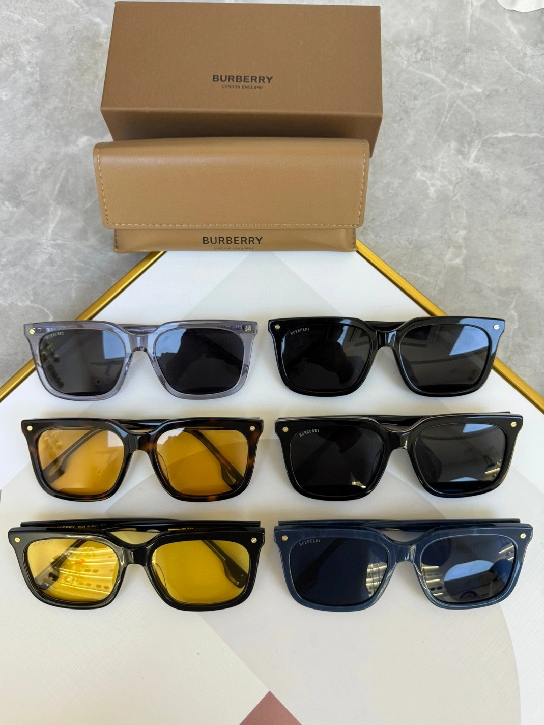 Burberry AAA Quality Sunglasses Unique 901