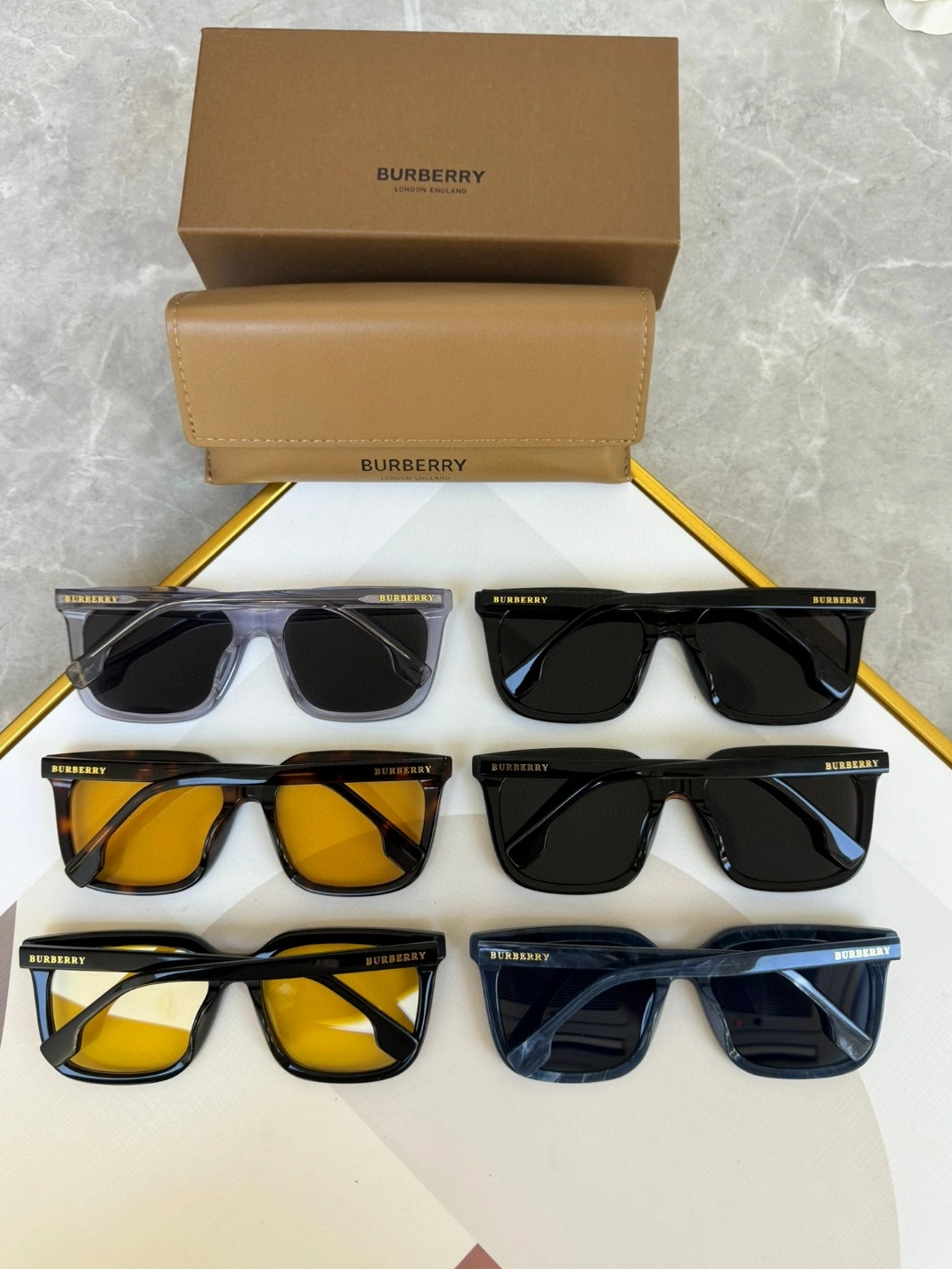 Burberry AAA Quality Sunglasses Unique 901