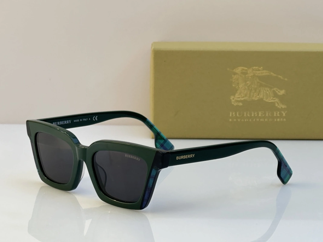 Burberry AAA Quality Sunglasses Versatile 6004