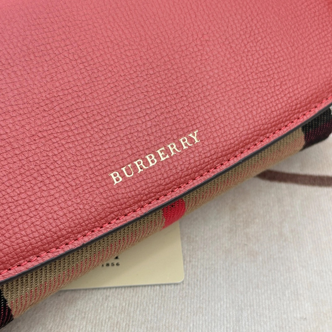 Burberry AAA Quality Wallets For Women BestValue 911