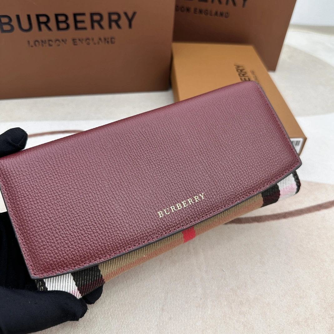 Burberry AAA Quality Wallets For Women Popular 740