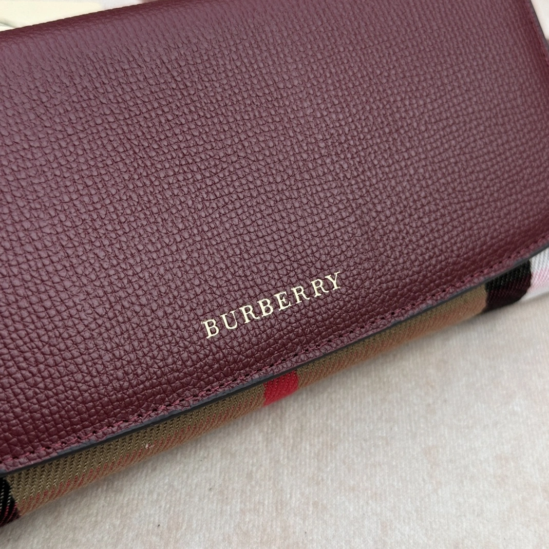 Burberry AAA Quality Wallets For Women Popular 740