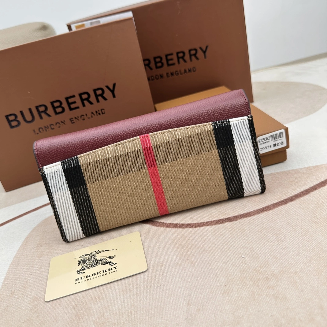 Burberry AAA Quality Wallets For Women Popular 740