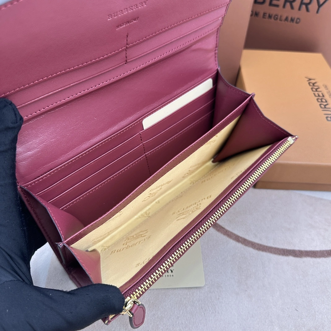 Burberry AAA Quality Wallets For Women Popular 740