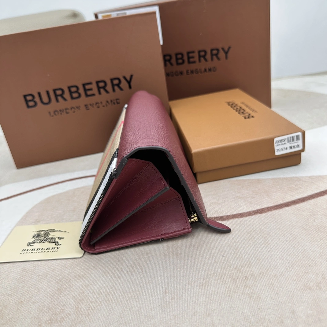 Burberry AAA Quality Wallets For Women Popular 740