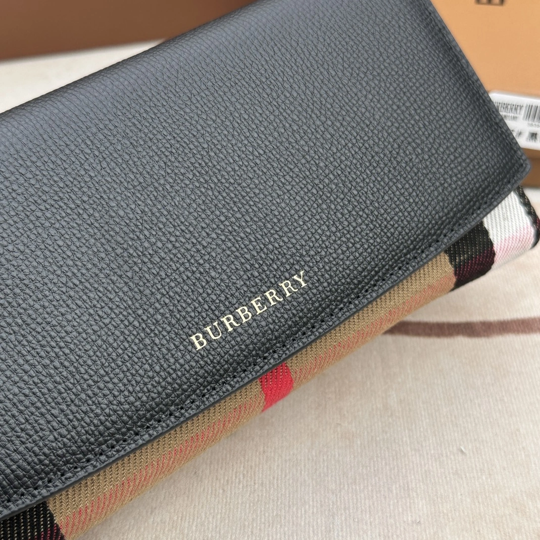 Burberry AAA Quality Wallets For Women Reliable 773