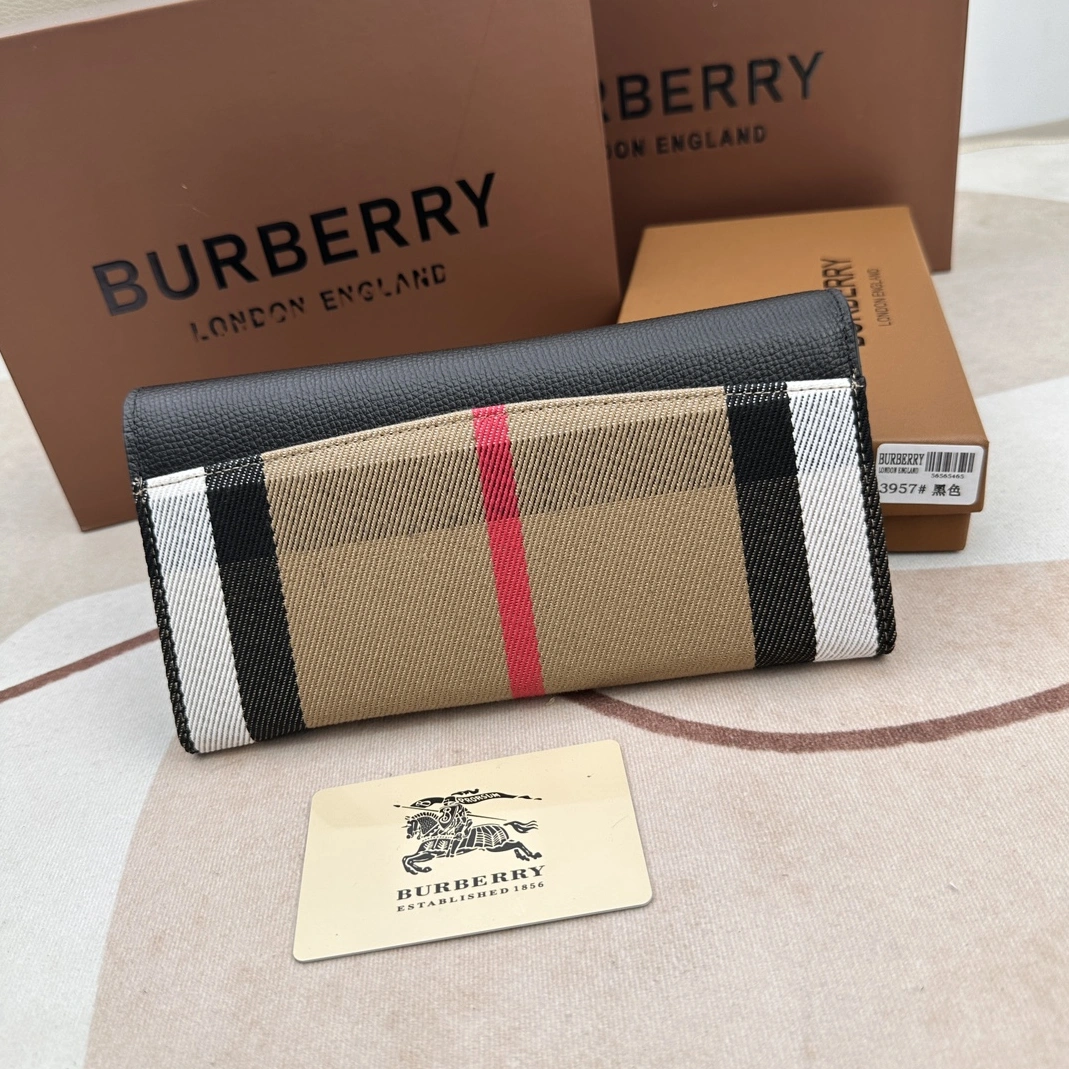 Burberry AAA Quality Wallets For Women Reliable 773
