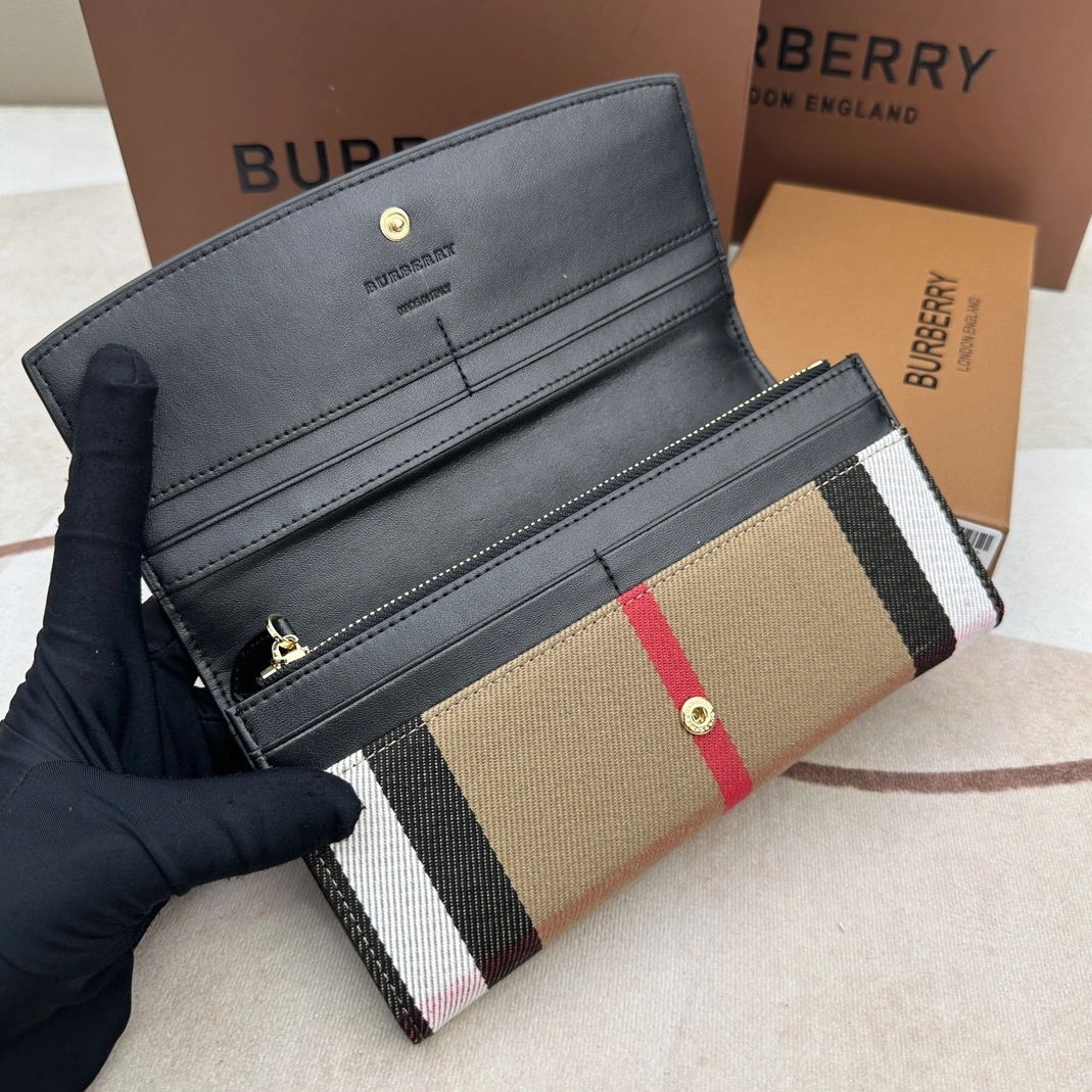 Burberry AAA Quality Wallets For Women Reliable 773