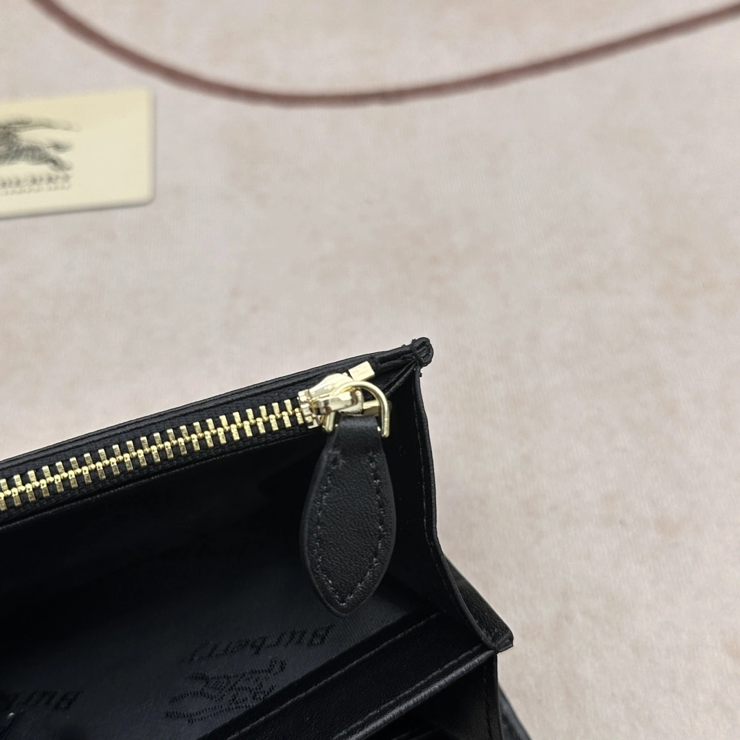 Burberry AAA Quality Wallets For Women Reliable 773
