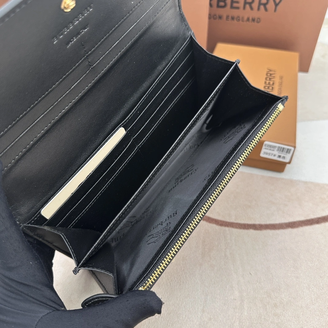 Burberry AAA Quality Wallets For Women Reliable 773