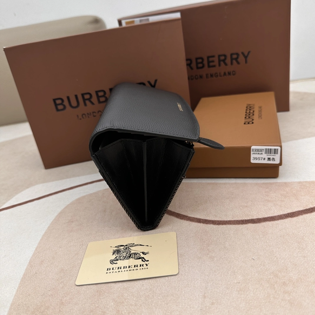 Burberry AAA Quality Wallets For Women Reliable 773