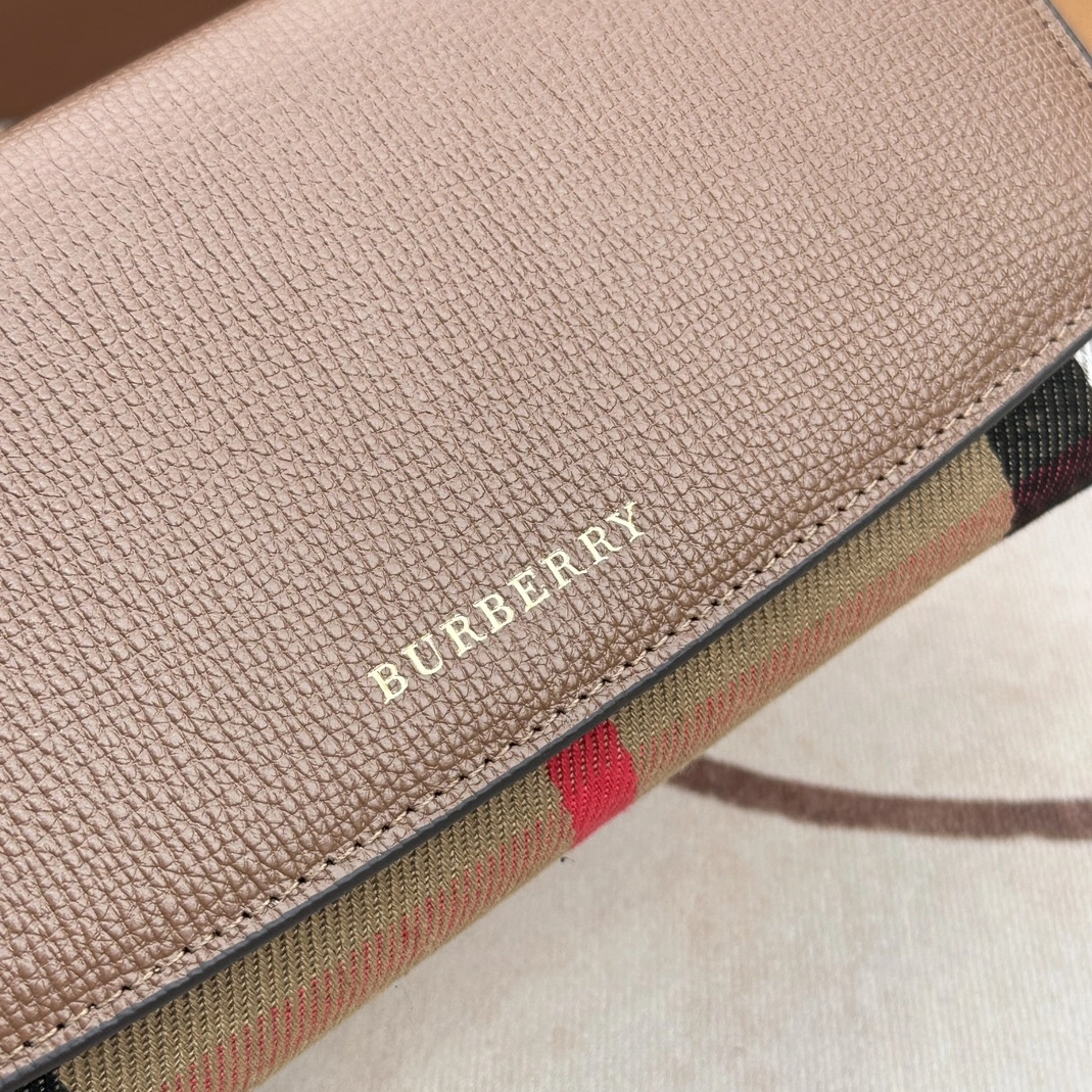 Burberry AAA Quality Wallets For Women TopPick 699