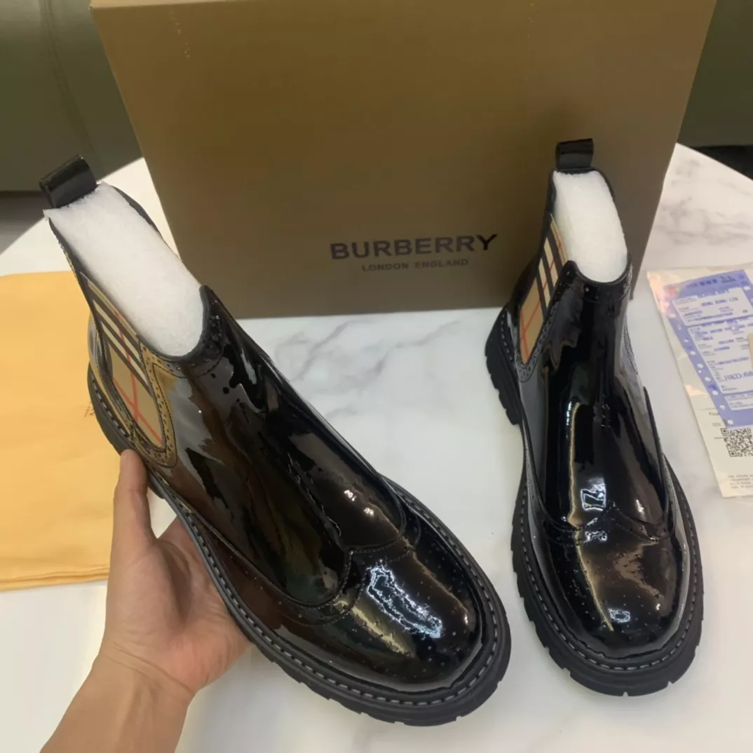 Burberry Boots For Men Flexible 2758