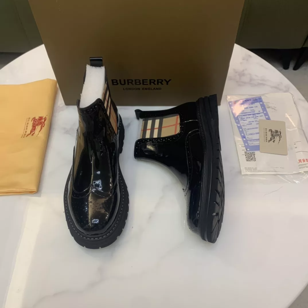 Burberry Boots For Men Flexible 2758