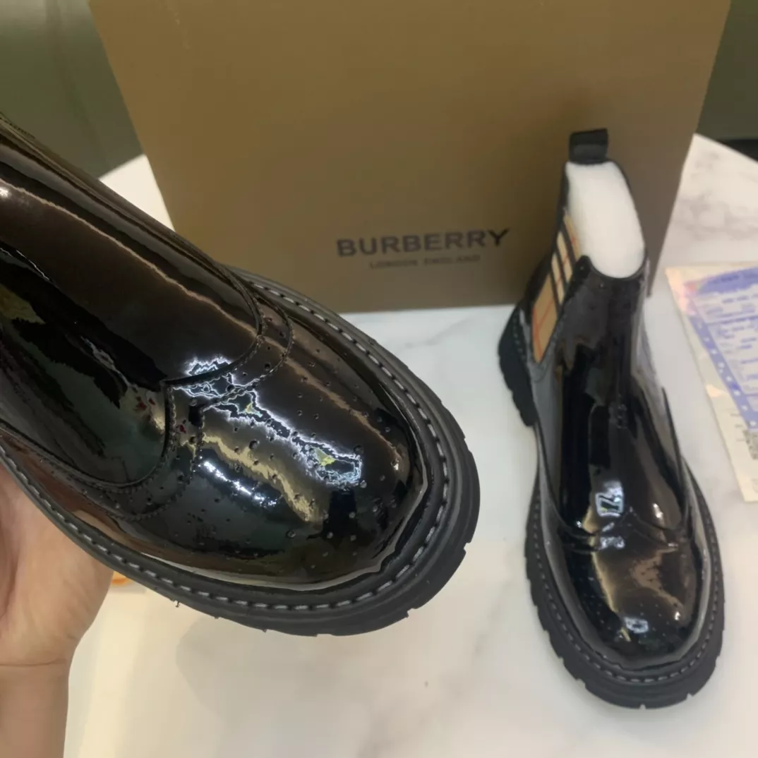 Burberry Boots For Men Flexible 2758