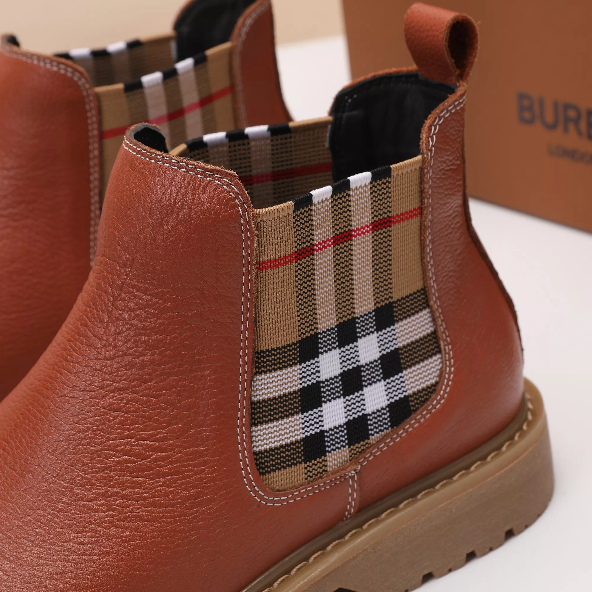 Burberry Boots For Men Practical 8000
