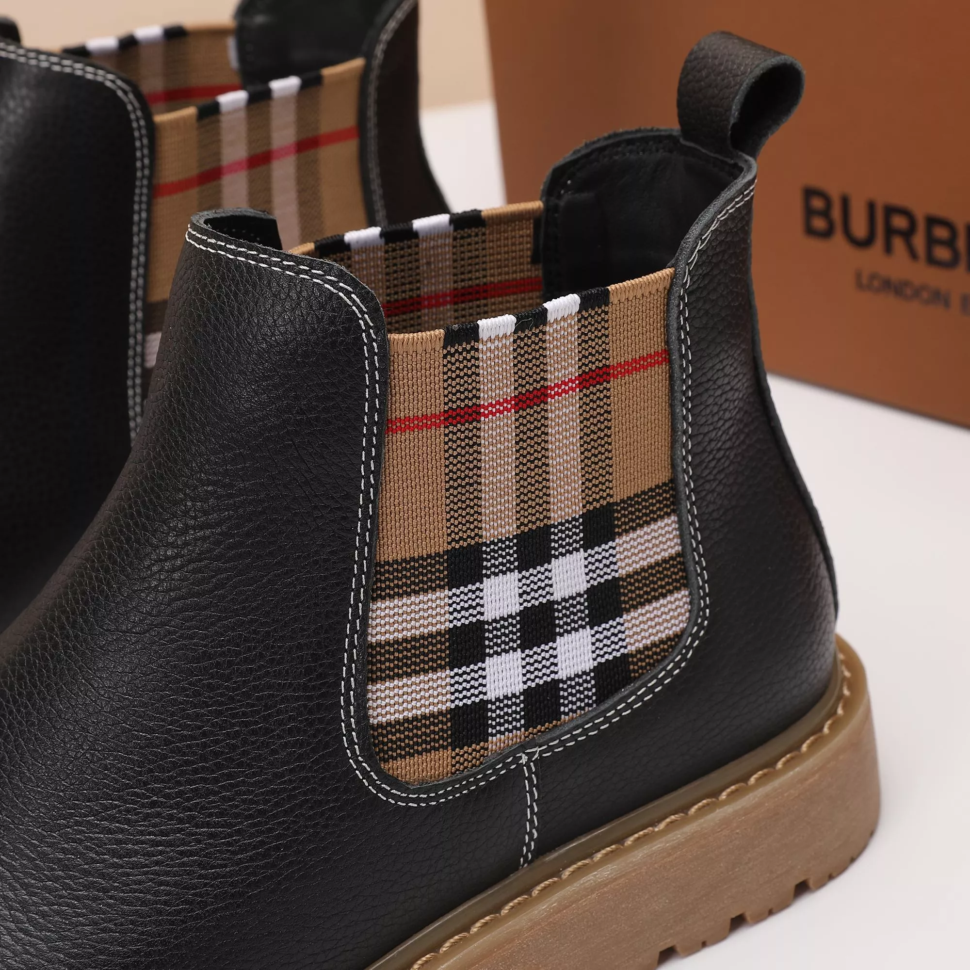 Burberry Boots For Men Timeless 1079