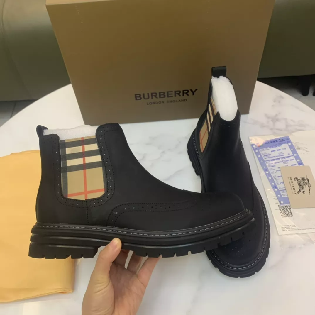 Burberry Boots For Men Versatile 4054
