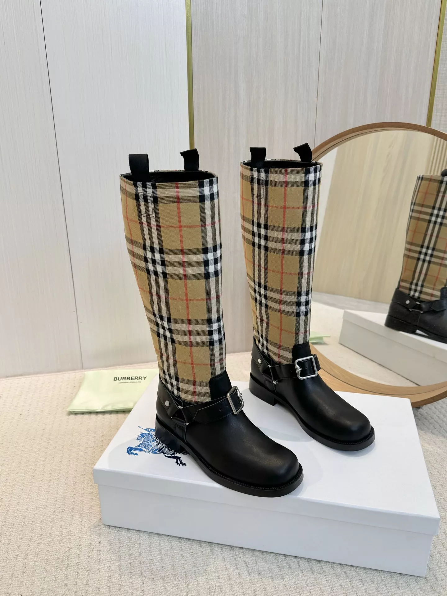 Burberry Boots For Women Classic 4976