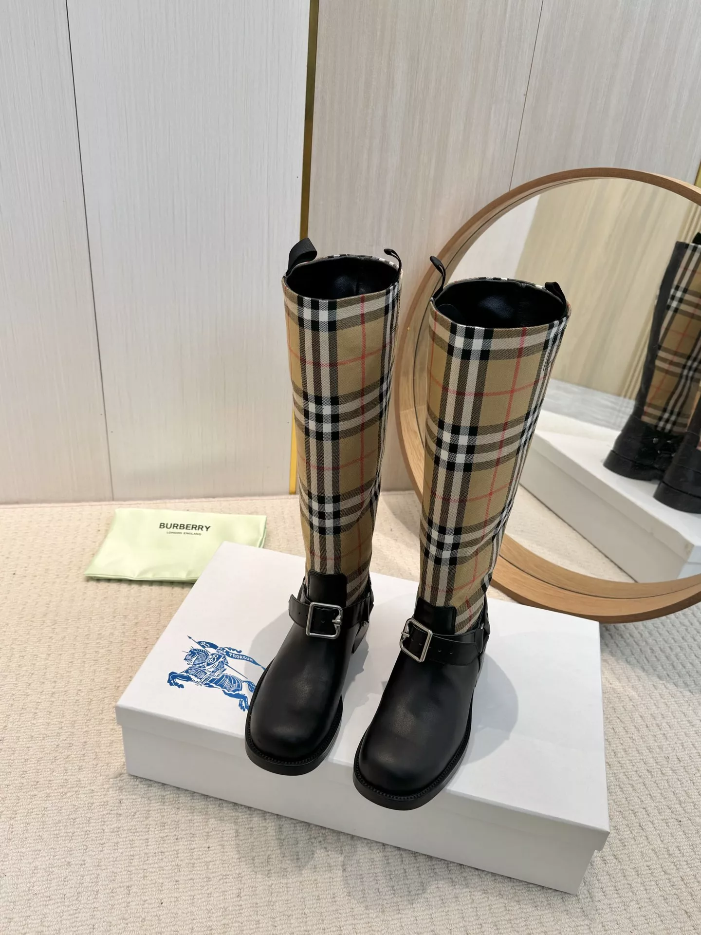 Burberry Boots For Women Classic 4976