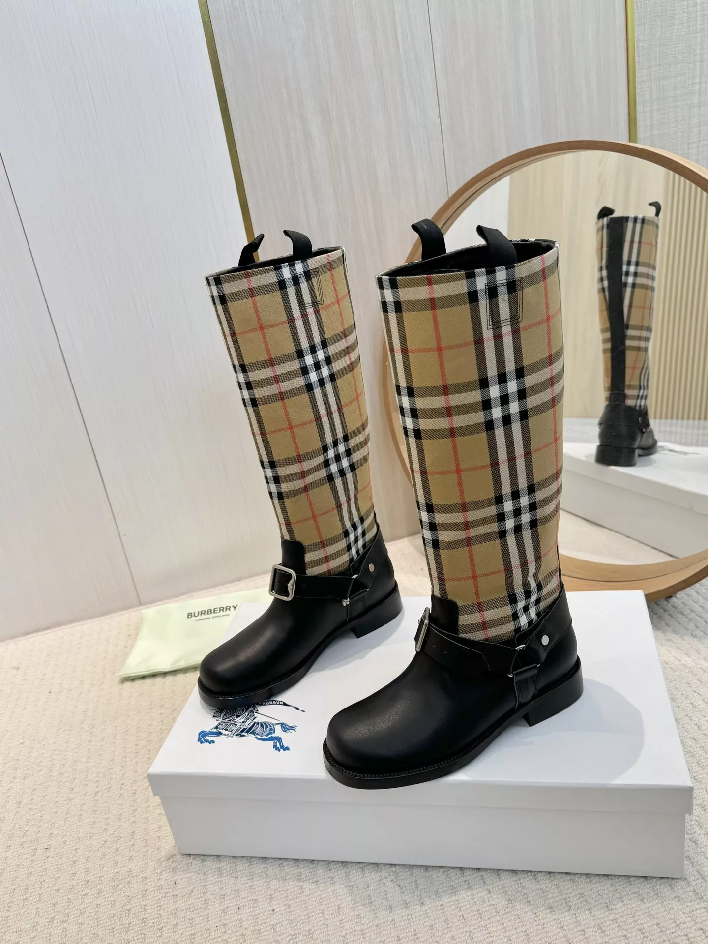 Burberry Boots For Women Classic 4976