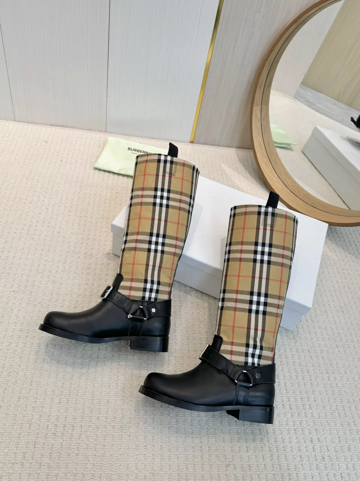 Burberry Boots For Women Classic 4976