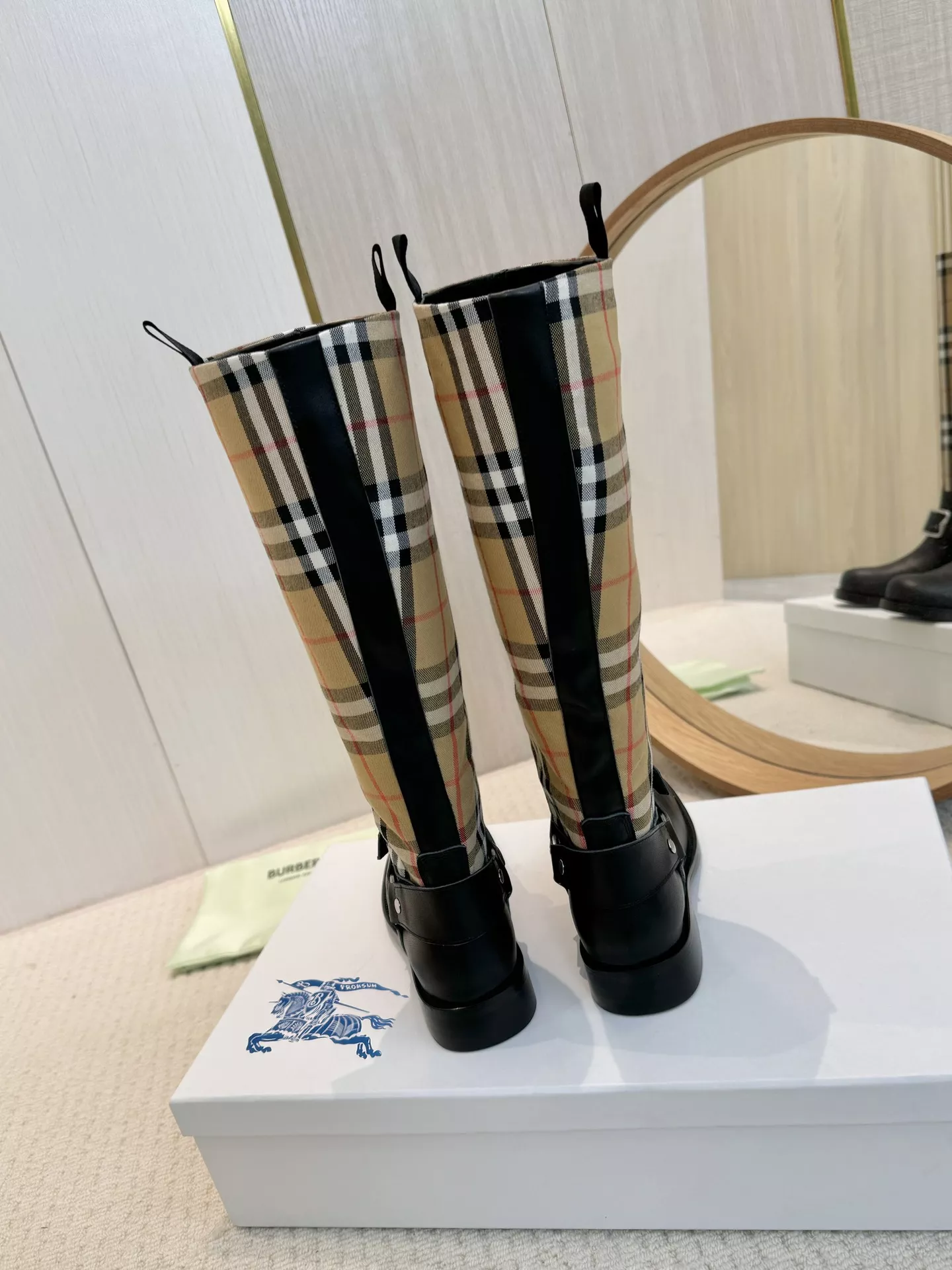Burberry Boots For Women Classic 4976