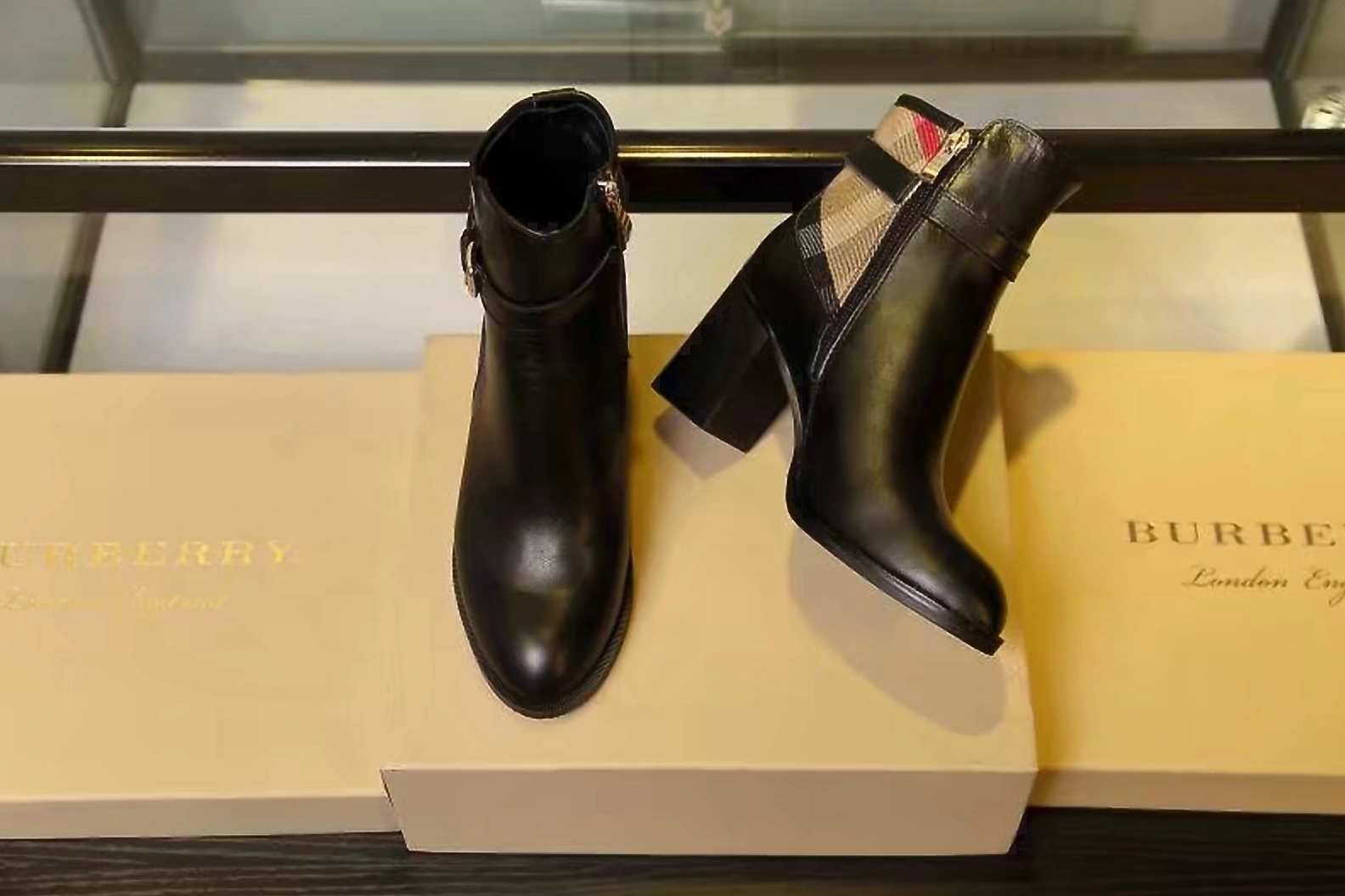 Burberry Boots For Women Lightweight 9224