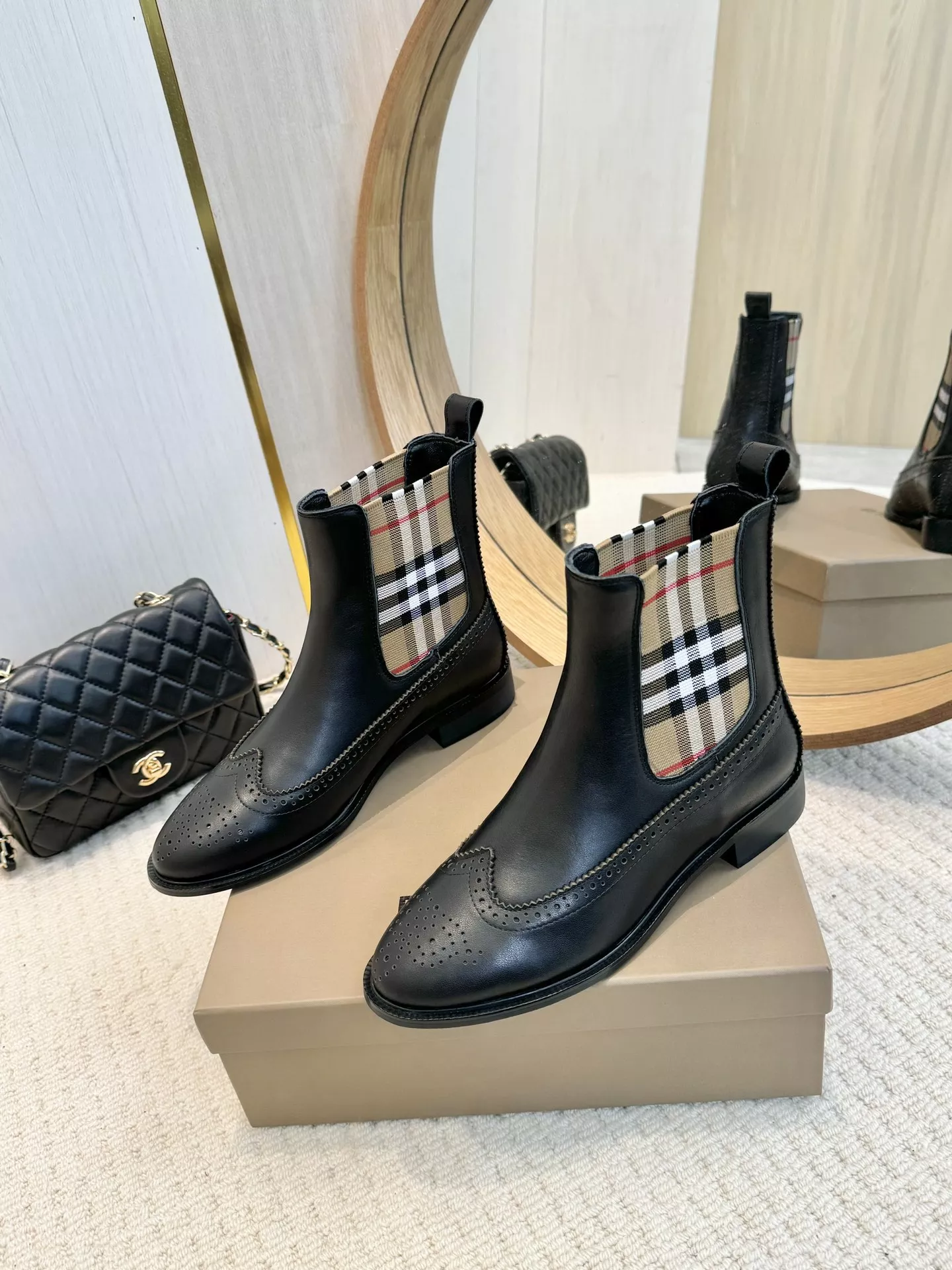 Burberry Boots For Women Minimalist 9524