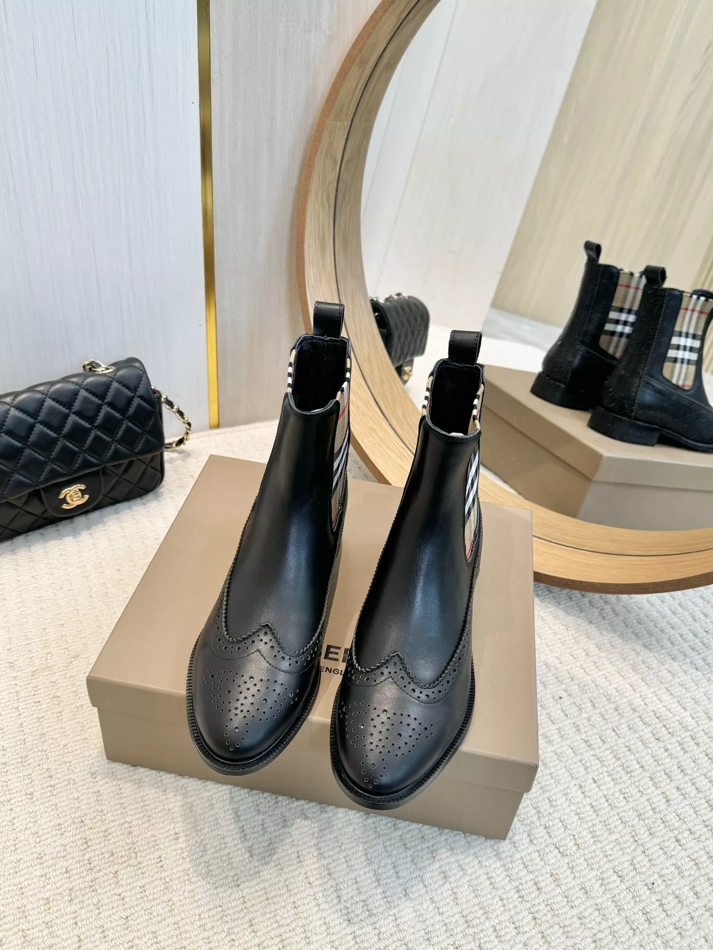 Burberry Boots For Women Minimalist 9524
