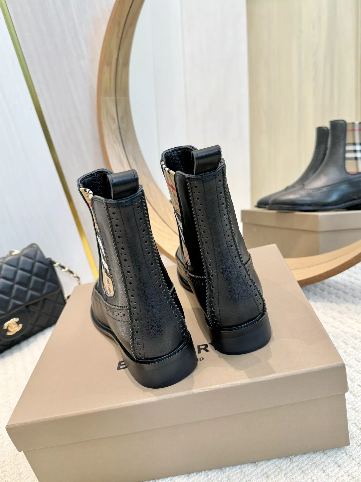 Burberry Boots For Women Minimalist 9524