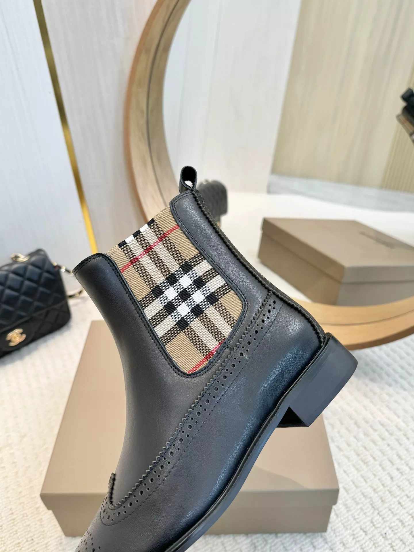 Burberry Boots For Women Minimalist 9524