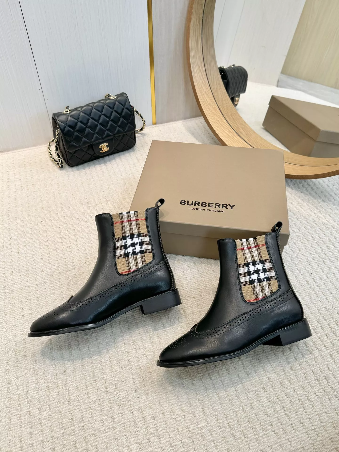 Burberry Boots For Women Minimalist 9524