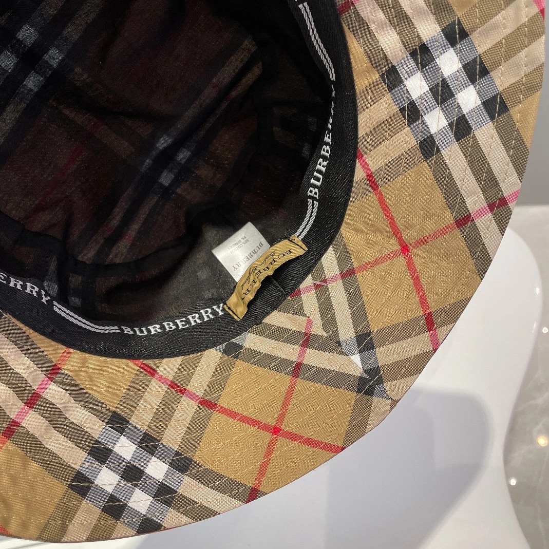 Burberry Caps Bold 9190