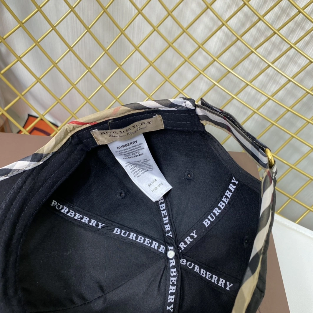 Burberry Caps Bold 9520