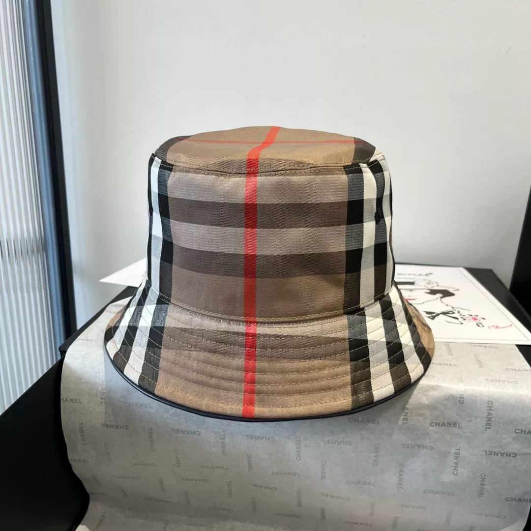 Burberry Caps Bright 8434