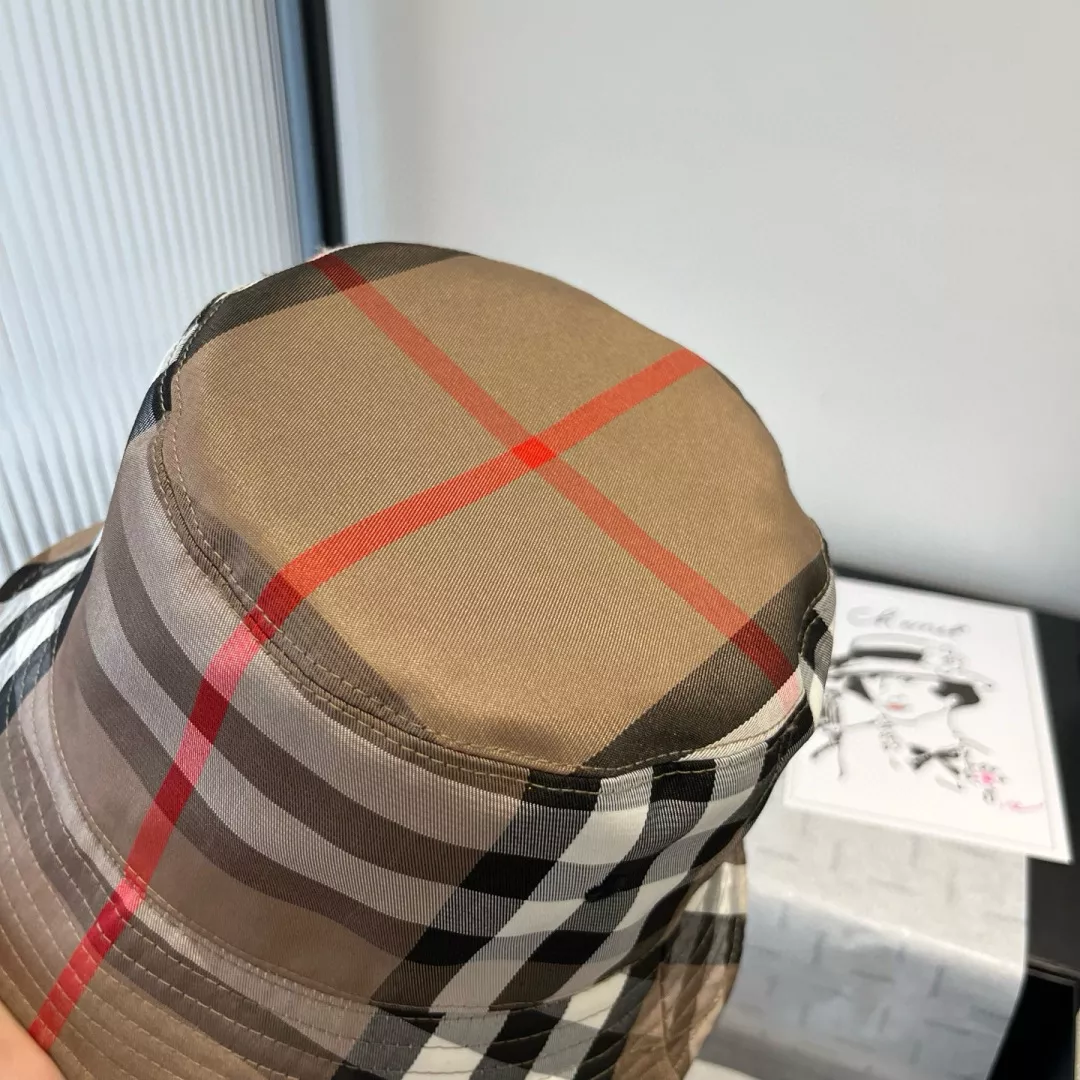 Burberry Caps Bright 8434